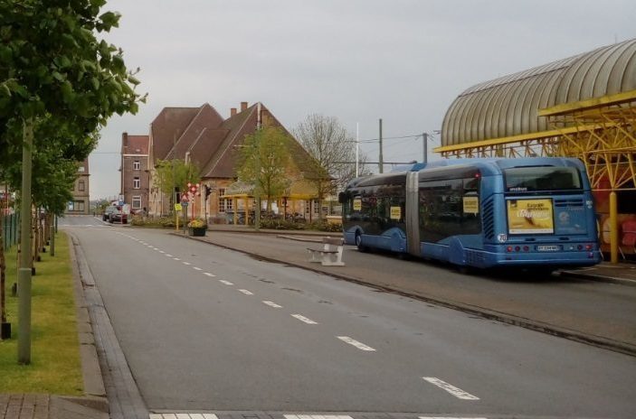 Bus voor het station in De Panne