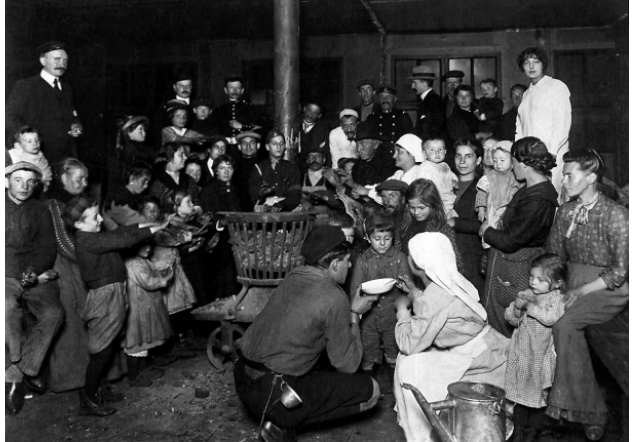 Des réfugiés belges dans la Gare du Nord 1914
