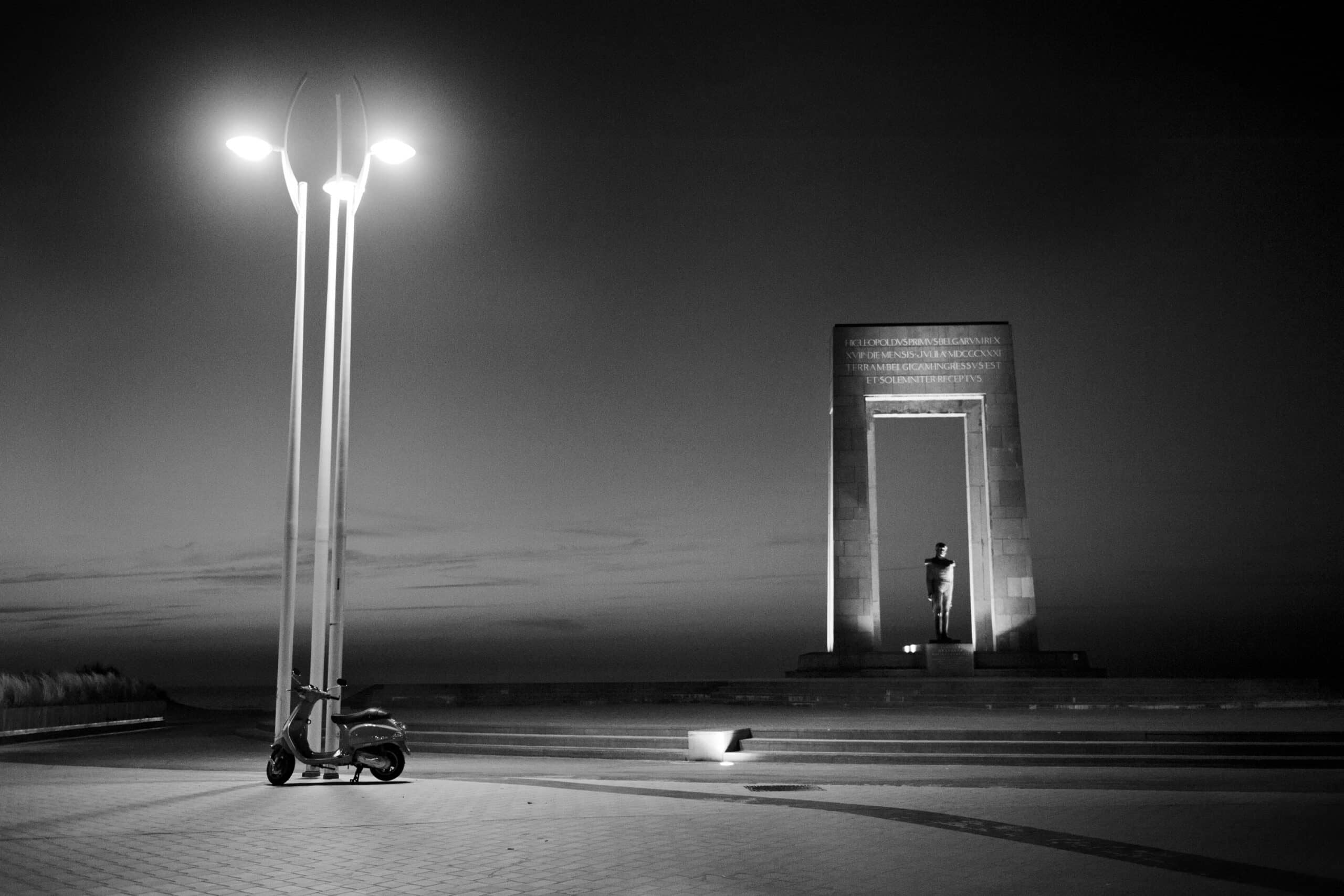 1-Standbeeld-van-koning-Leopold-1-op-het-strand-in-De-Panne-Foto-Michael-Depestele