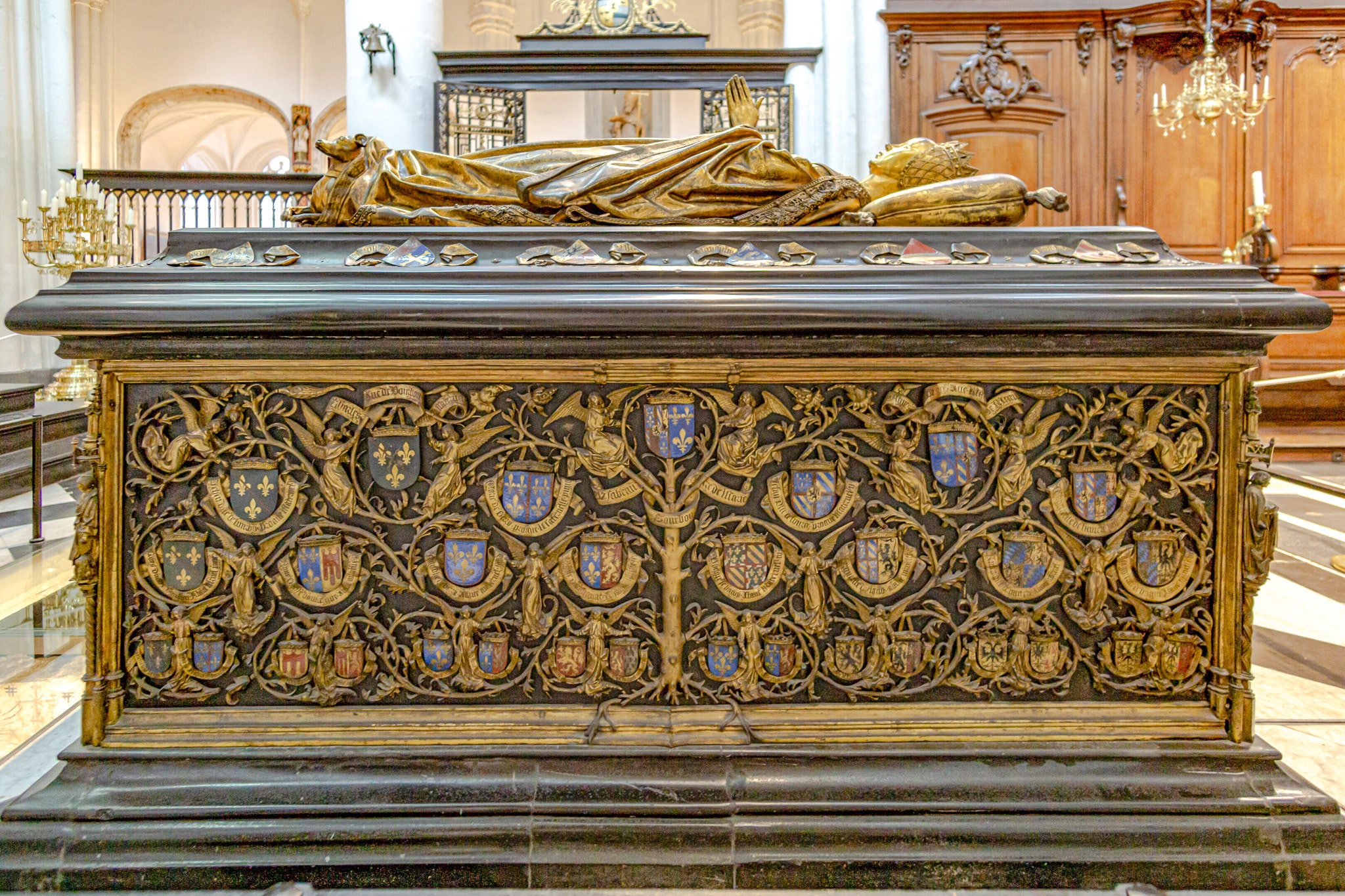 Détail du tombeau de Marie de Bourgogne - close up