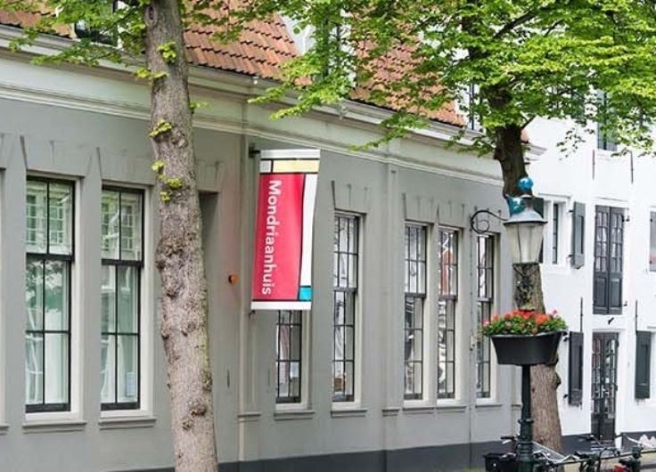 53391 fullimage mondriaan huis amersfoort buitengevel aan de gracht 1360x430