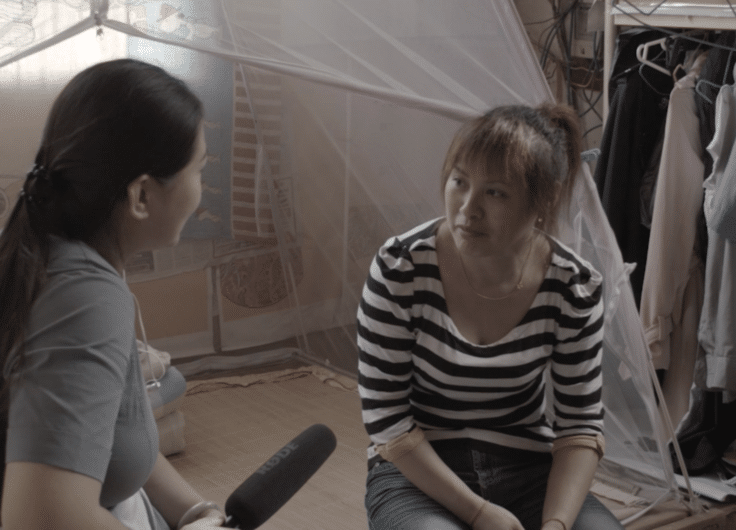 Alice-Wong-houdt-een-interview-voor-Weaving-Stories