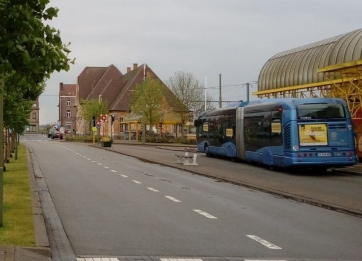 Bus voor het station in De Panne