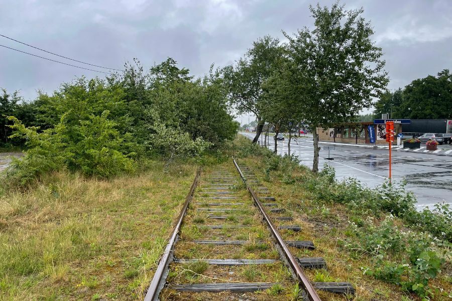 De spoorlijn aan de grensovergang richting De Panne Bart Noels