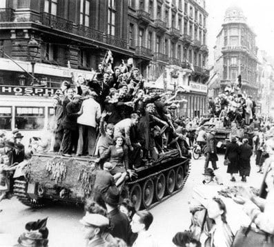 Des troupes anglaises à Bruxelles septembre 1944 cegesoma