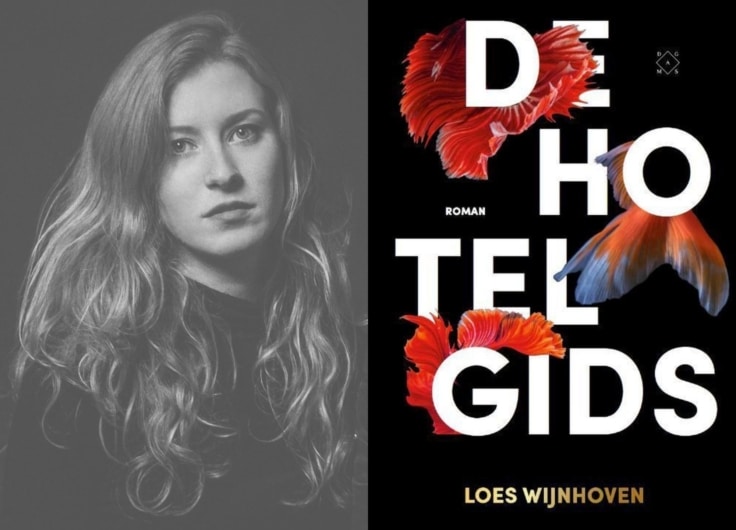 Loes Wijnhoven met De hotelgids