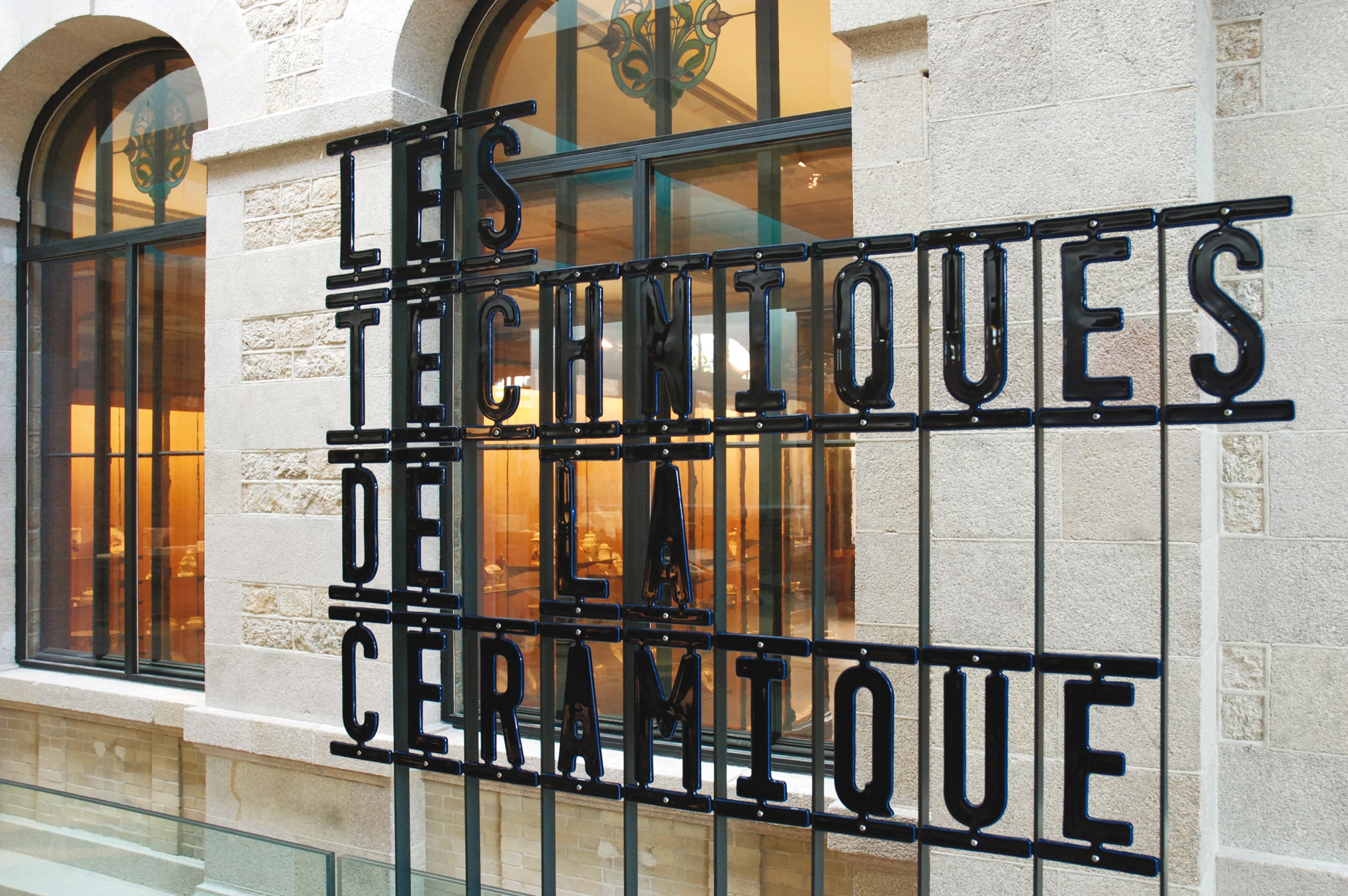 Sculpture typographique en porcelaine Musée national Adrien Dubouché Limoges 03