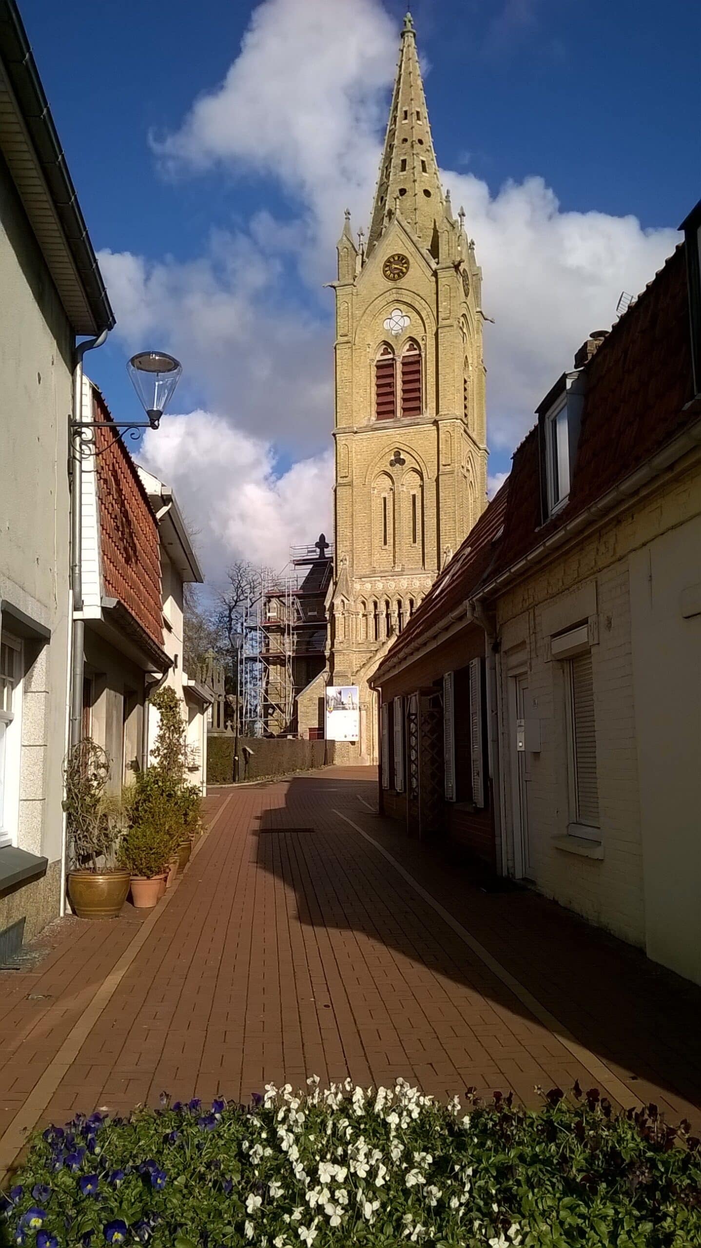 VII-6-Vijfde-etappe-Herzele-steegje-naar-kerk