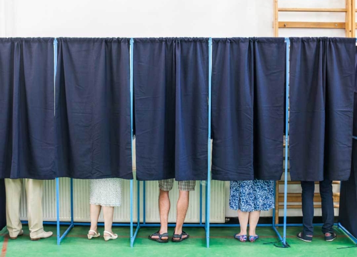 Verkiezing-stemmen-stemhok-democratie-c-istock-619772420