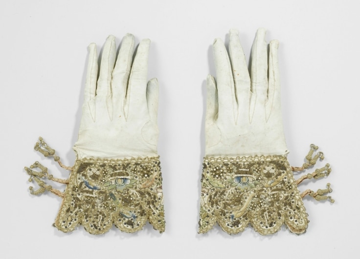 Wedding gloves